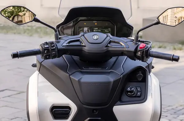 Air bag scooter 3 roues Yamaha Tricity 300 1