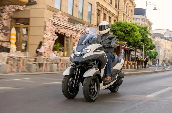 Air bag scooter 3 roues Yamaha Tricity 300 10