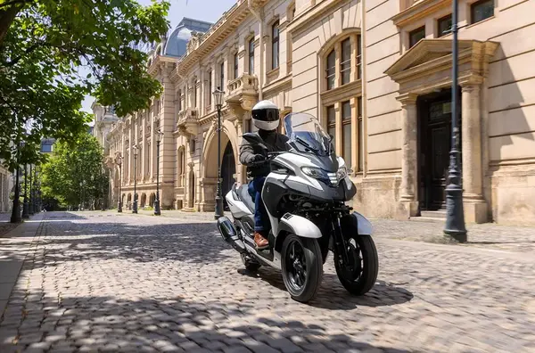 Air bag scooter 3 roues Yamaha Tricity 300 11