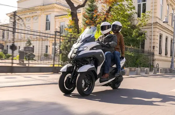 Air bag scooter 3 roues Yamaha Tricity 300 14