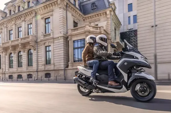 Air bag scooter 3 roues Yamaha Tricity 300 17