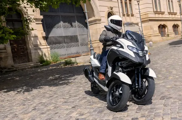 Air bag scooter 3 roues Yamaha Tricity 300 19