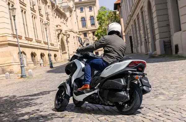 Air bag scooter 3 roues Yamaha Tricity 300 20