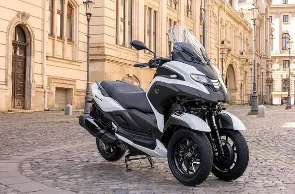 Air bag scooter 3 roues Yamaha Tricity 300 21