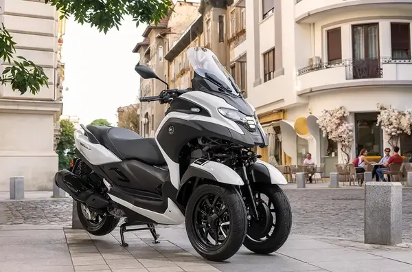 Air bag scooter 3 roues Yamaha Tricity 300 23