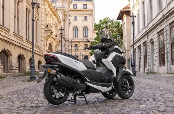 Air bag scooter 3 roues Yamaha Tricity 300 26