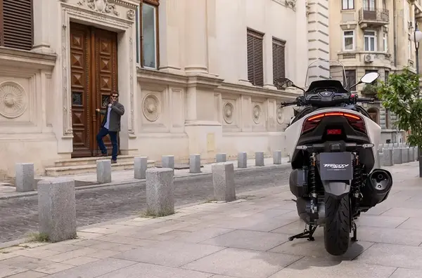 Air bag scooter 3 roues Yamaha Tricity 300 27