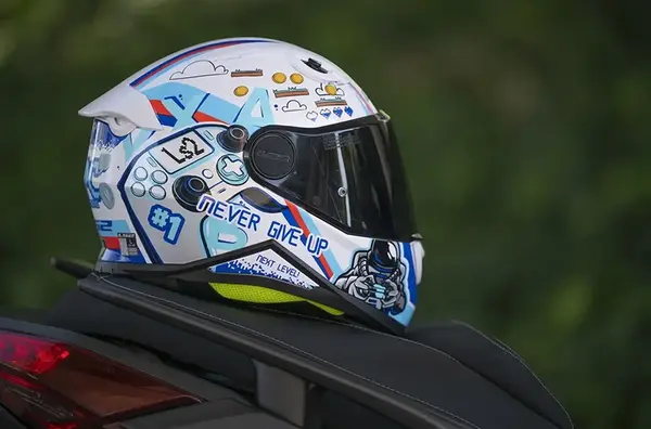 Casque scooter enfant 23