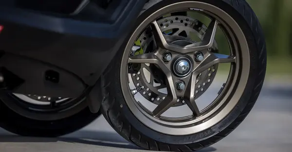 Location scooter 3 roues 000