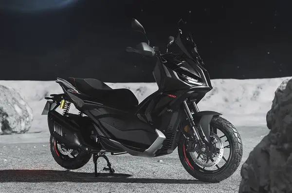 Maxi scooter APRILIA SR G 400 1