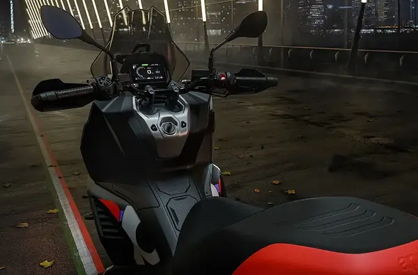 Maxi scooter APRILIA SR G 400 4