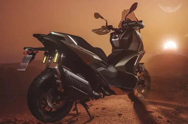 Maxi scooter APRILIA SR G 400 9