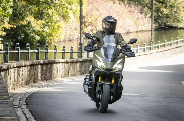Maxi scooter Kymco X Tera 350 3