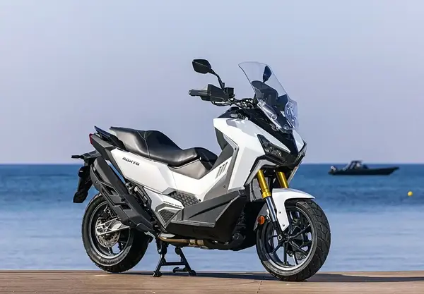 Maxi scooter Sym ADXTG 400 23