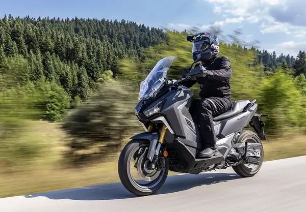 Maxi scooter Sym ADXTG 400 25