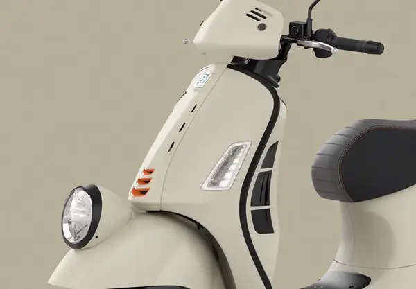 Maxi scooter Vespa 310 GT 25