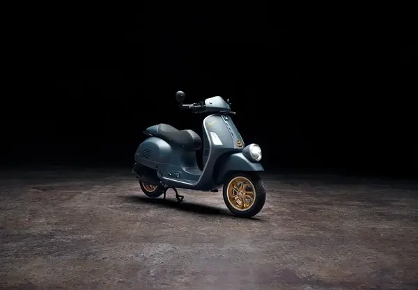Maxi scooter Vespa 310 GT 29