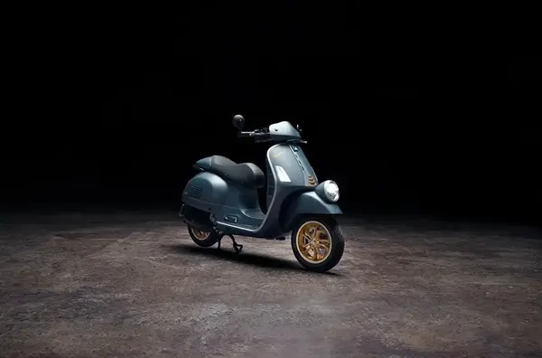 Maxi scooter Vespa 310 GT 6