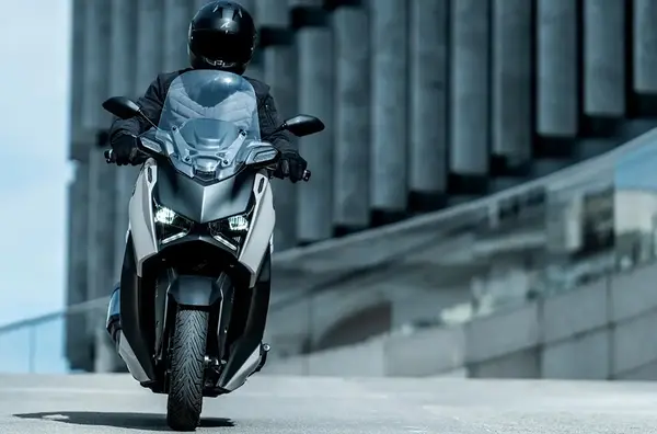 Maxi scooter Yamaha XMAX 300 3