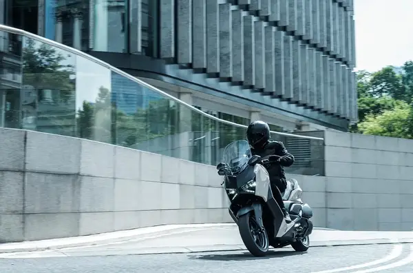 Maxi scooter Yamaha XMAX 300 4