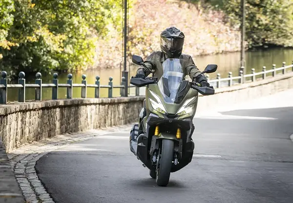 Maxi scooter crossover Kymco X Tera 350 13