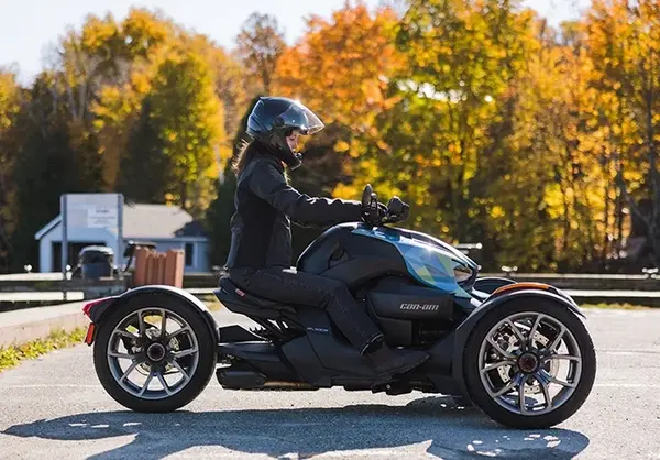 Moto 3 roues Can Am Ryker 8