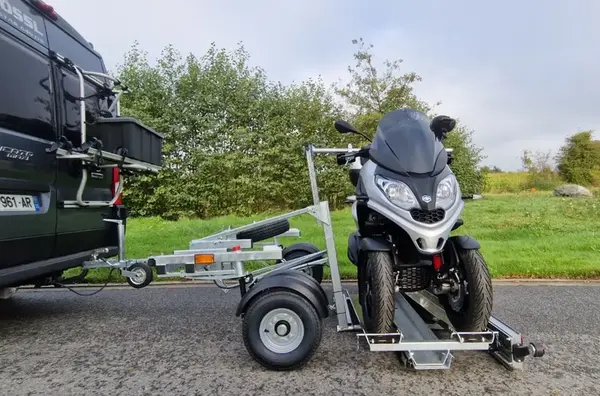 Remorque scooter 3 roues 2