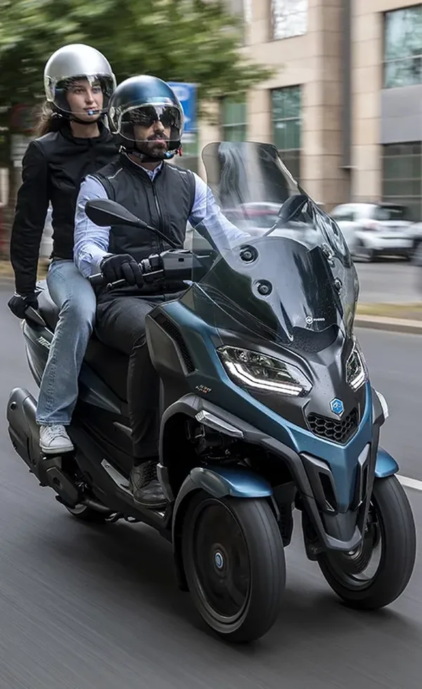 Scooter 3 Roues Piaggo MP3 530 2