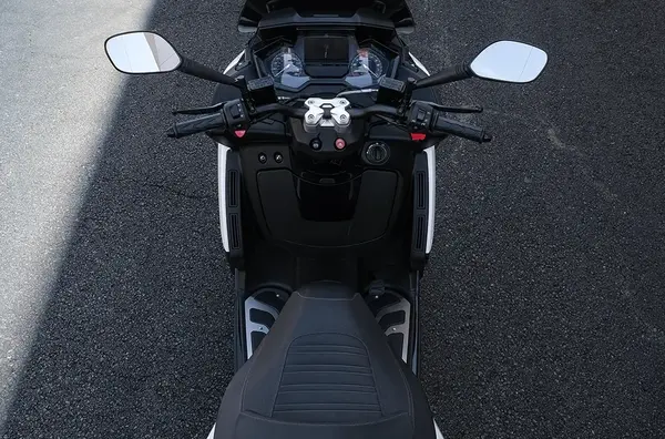 Scooter 3 roues Peugeot Metropolis SW R 3