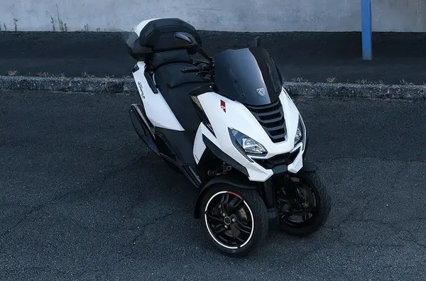 Scooter 3 roues Peugeot Metropolis SW R 7