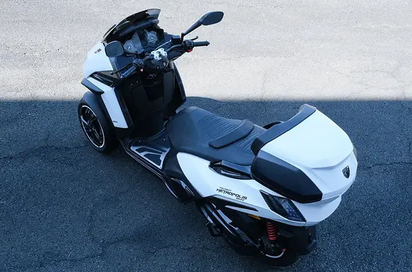 Scooter 3 roues Peugeot Metropolis SW R 9