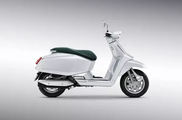 Scooter Lambretta X300 1