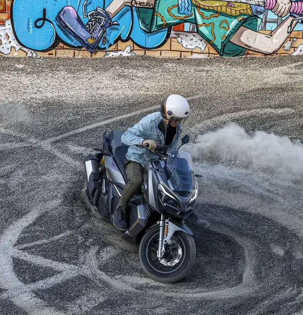 Scooter QJ Motor ATR 125 27