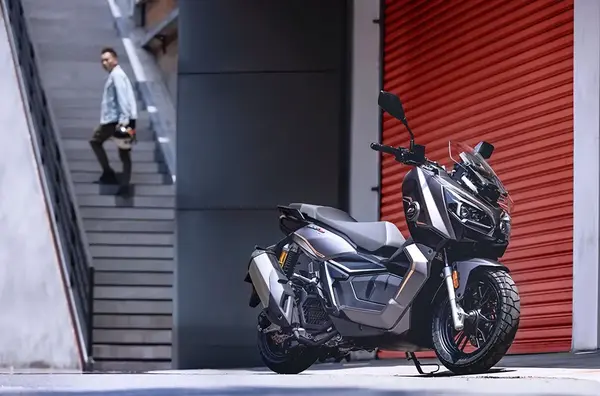 Scooter QJ Motor ATR 125 4