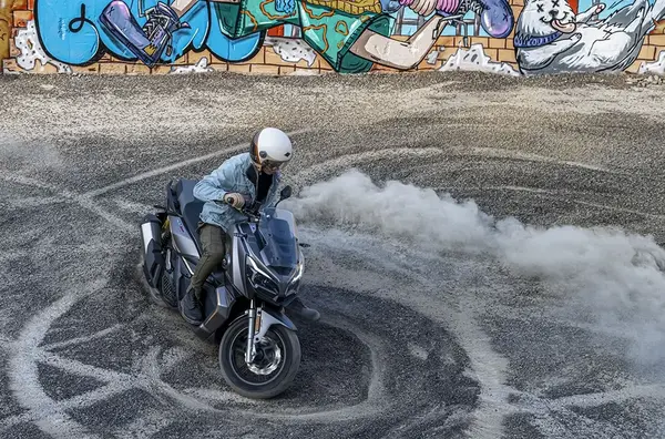 Scooter QJ Motor ATR 125 6