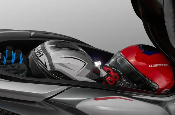 Scooter QJ Motor FORT 125 N 12