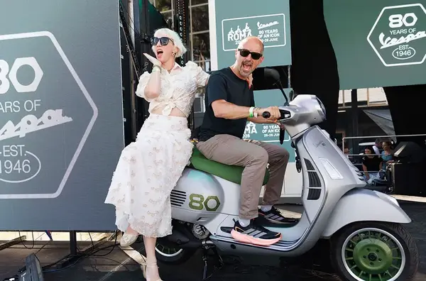 Scooter Vespa Edition Ottantesimo 1