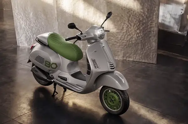 Scooter Vespa Edition Ottantesimo 6