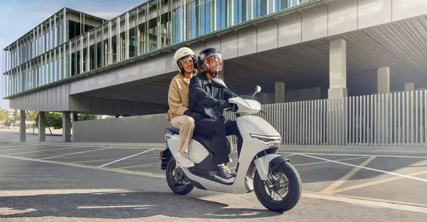 Scooter electrique 125 Honda CUV e 0