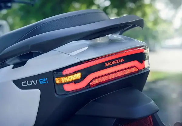 Scooter electrique 125 Honda CUV e 12