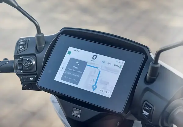 Scooter electrique 125 Honda CUV e 14