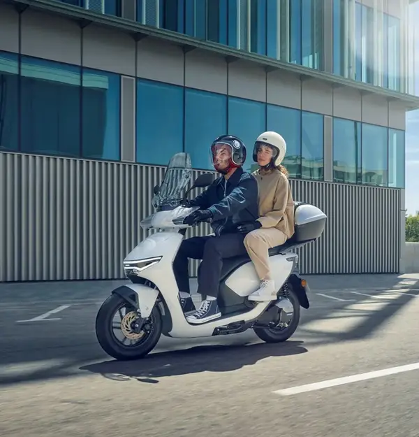 Scooter electrique 125 Honda CUV e 7