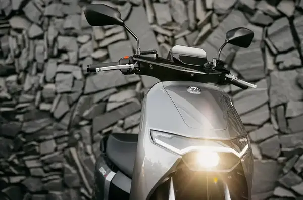 Scooter electrique 125 Zero LS1 10