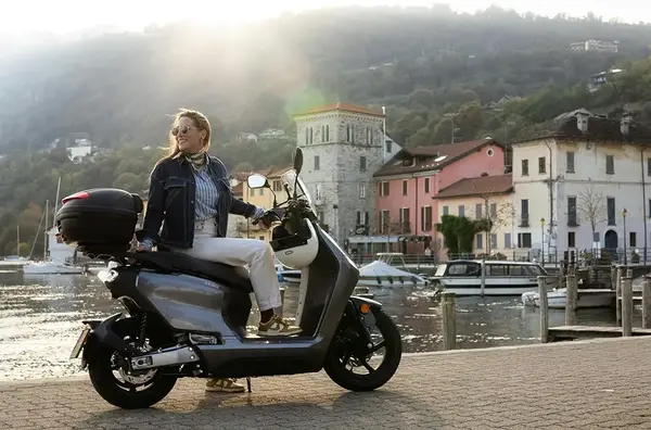 Scooter electrique 125 Zero LS1 12