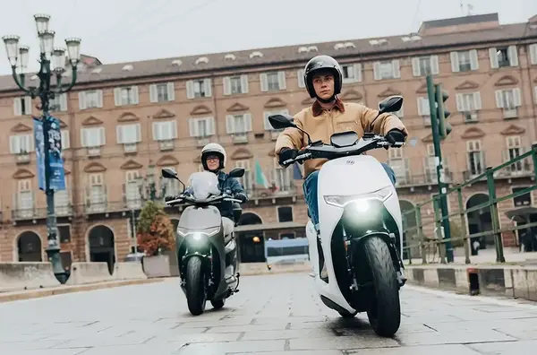 Scooter electrique 125 Zero LS1 13