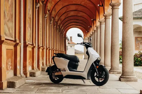 Scooter electrique 125 Zero LS1 14