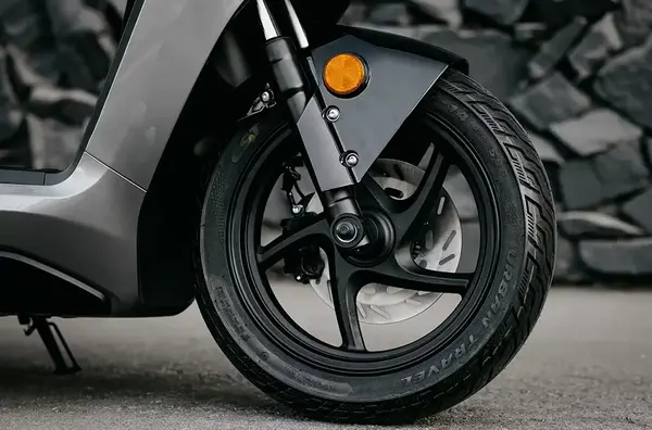 Scooter electrique 125 Zero LS1 6