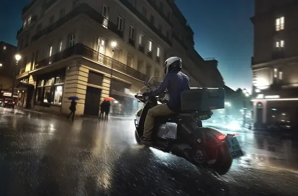 Scooter electrique BMW CE 04 1