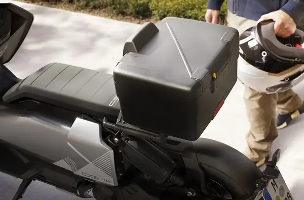 Scooter electrique BMW CE 04 7