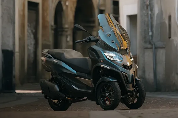 Vol scooter 3 roues 1